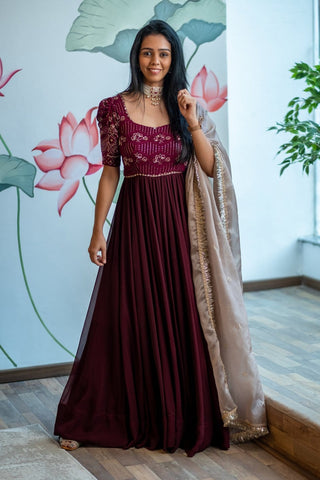 BURGUNDY ANARKALI WITH PUFFSLEEVE HANDS PAIRED WITH AN ORGANZA DUPATTA