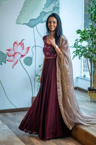 BURGUNDY ANARKALI WITH PUFFSLEEVE HANDS PAIRED WITH AN ORGANZA DUPATTA