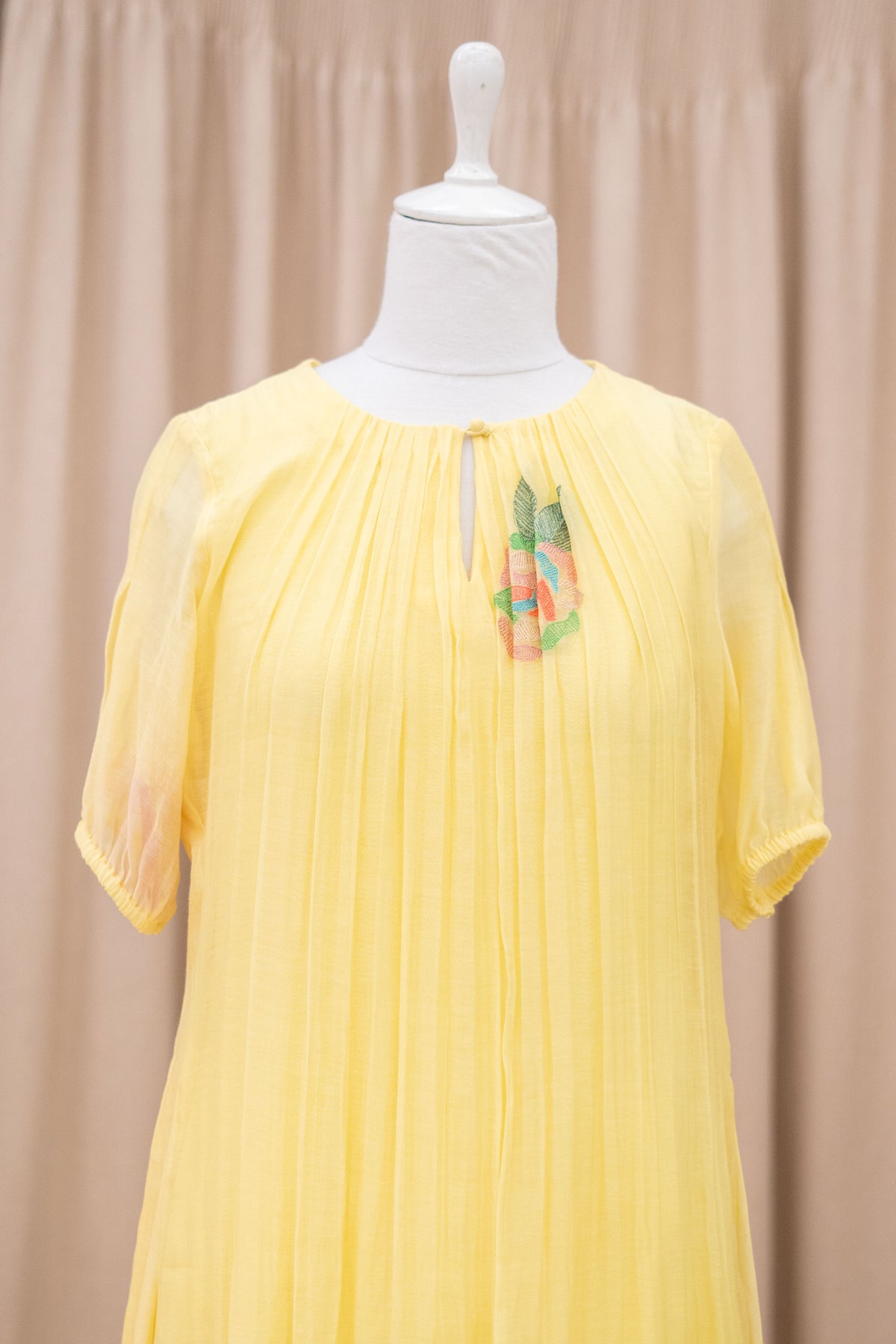 DS - yellow dress